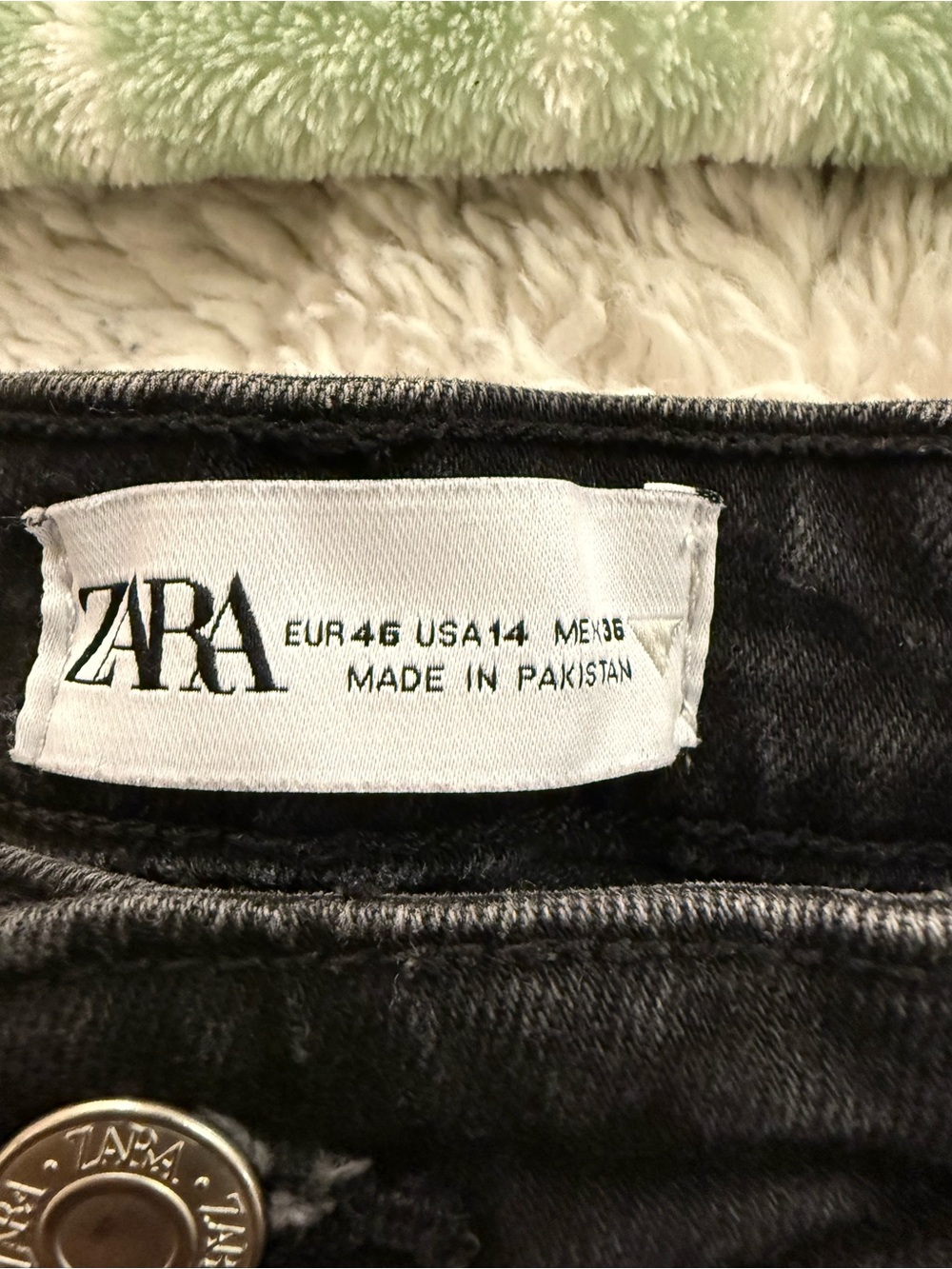 ZARA Washed Black Ankle Crop Jeans - Picture 4 of 7